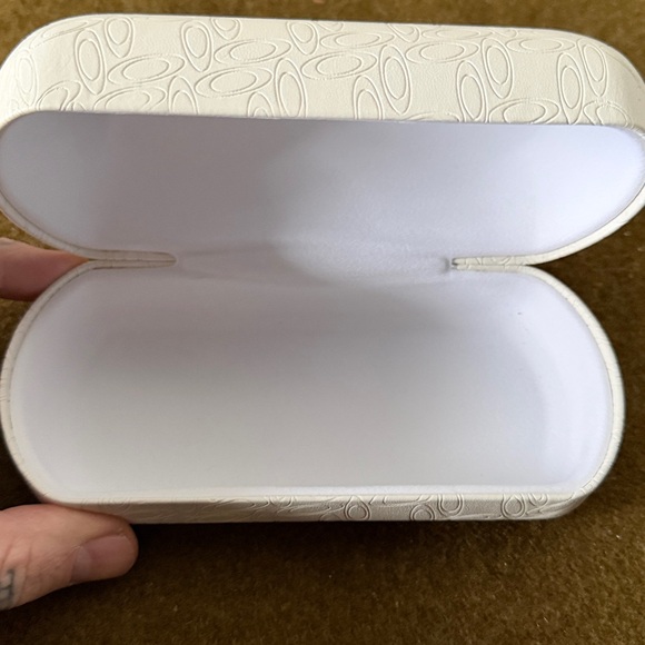 Oakley White O Hardshell Sunglasses Case - Picture 3 of 3